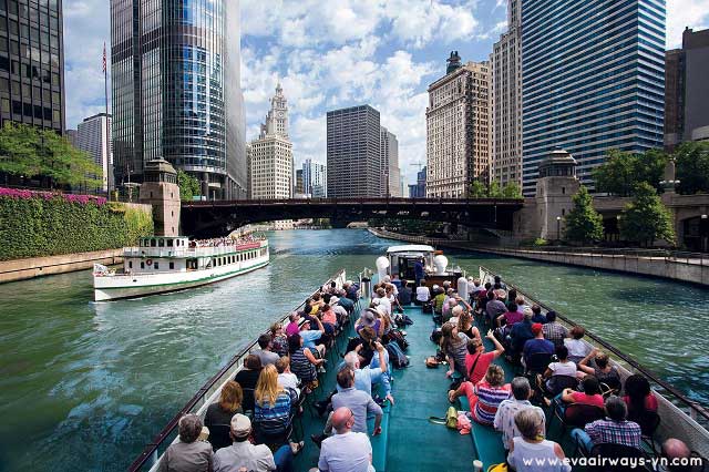 Những chuyến du ngoạn trên sông Chicago luôn có trong lịch trình của mọi du khách khi đến với thành phố của gió