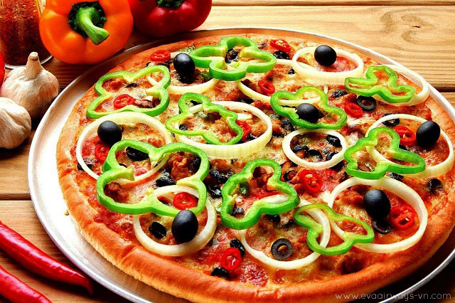 Pizza, một trong những món ngon nổi tiếng của thành phố cổ Rome
