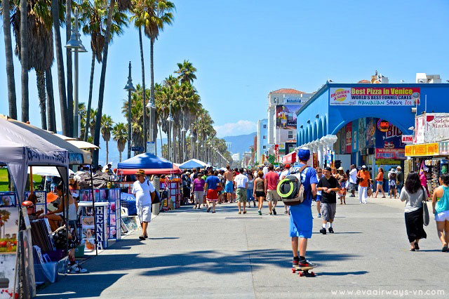 Ngoài cảnh biển xinh đẹp Venice Beach còn là địa điểm lý tưởng để mua sắm ở Los Angeles