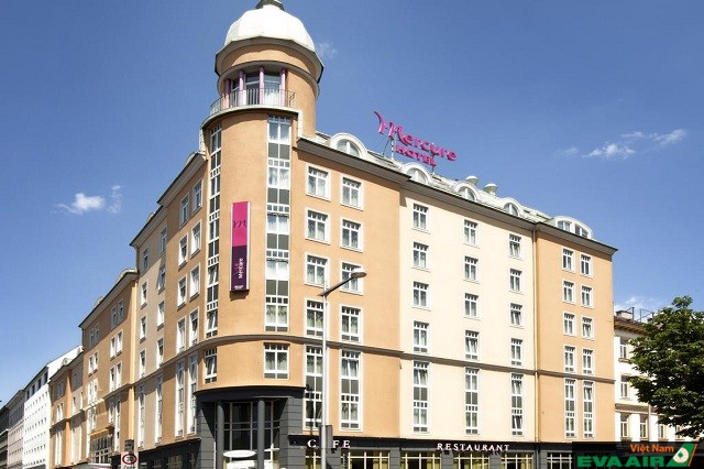 Hotel Mercure Vienna Westbahnhof có rất nhiều phòng, cung cấp dịch vụ liên tục 24 giờ